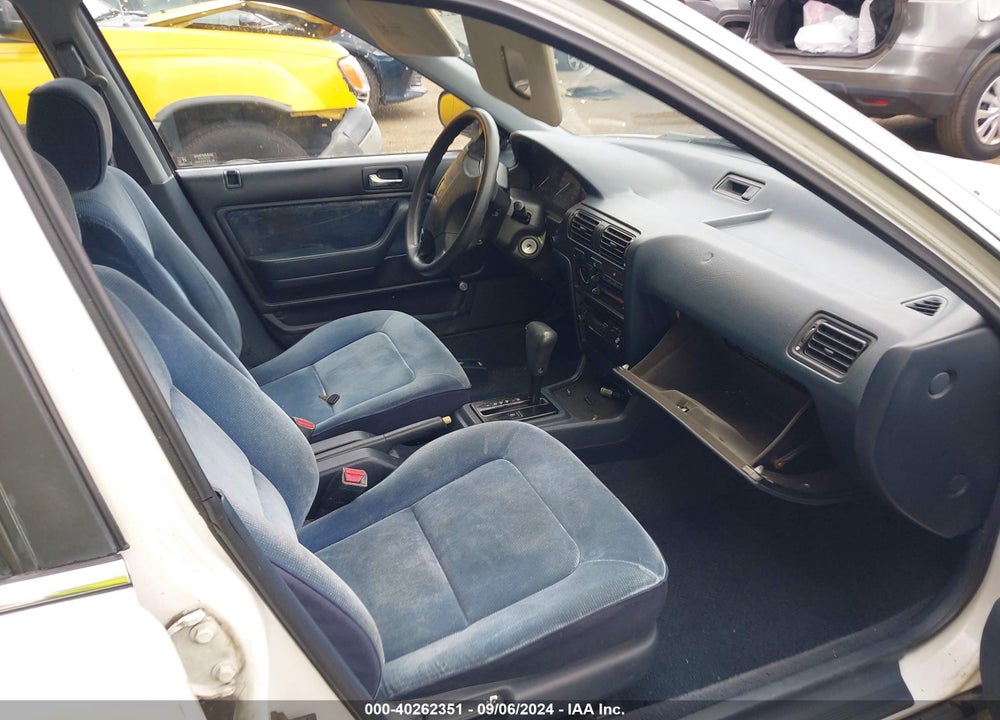 1993 HONDA ACCORD DX VIN: 1HGCB7643PA169400