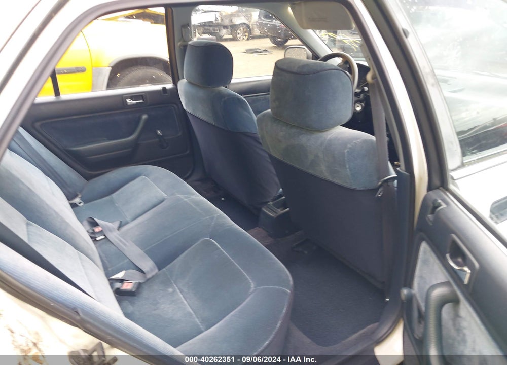 1993 HONDA ACCORD DX VIN: 1HGCB7643PA169400