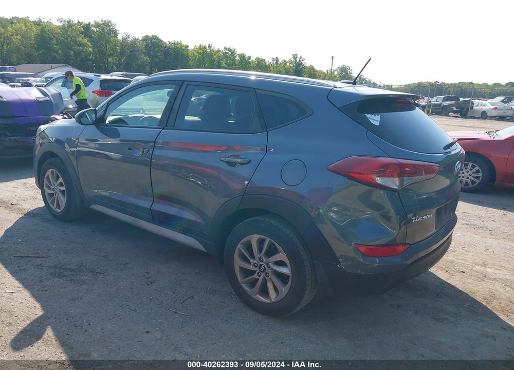 2017 HYUNDAI TUCSON SE VIN: KM8J3CA47HU409448