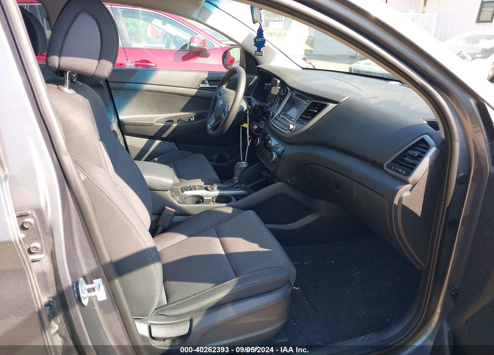 2017 HYUNDAI TUCSON SE VIN: KM8J3CA47HU409448