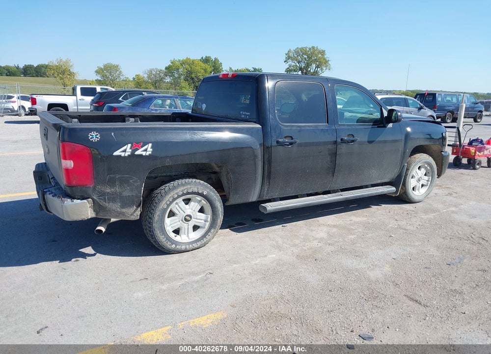 2011 CHEVROLET SILVERADO 1500 LT VIN: 3GCPKSE33BG294869