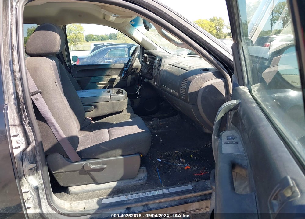 2011 CHEVROLET SILVERADO 1500 LT VIN: 3GCPKSE33BG294869