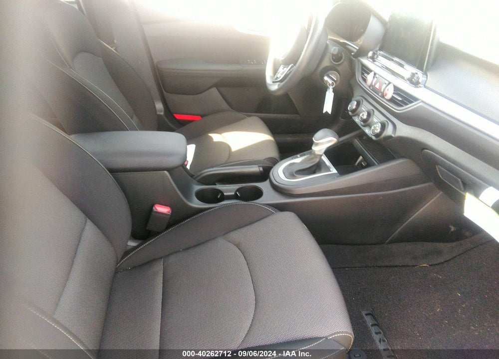 2024 KIA FORTE LXS VIN: 3KPF24AD1RE758883