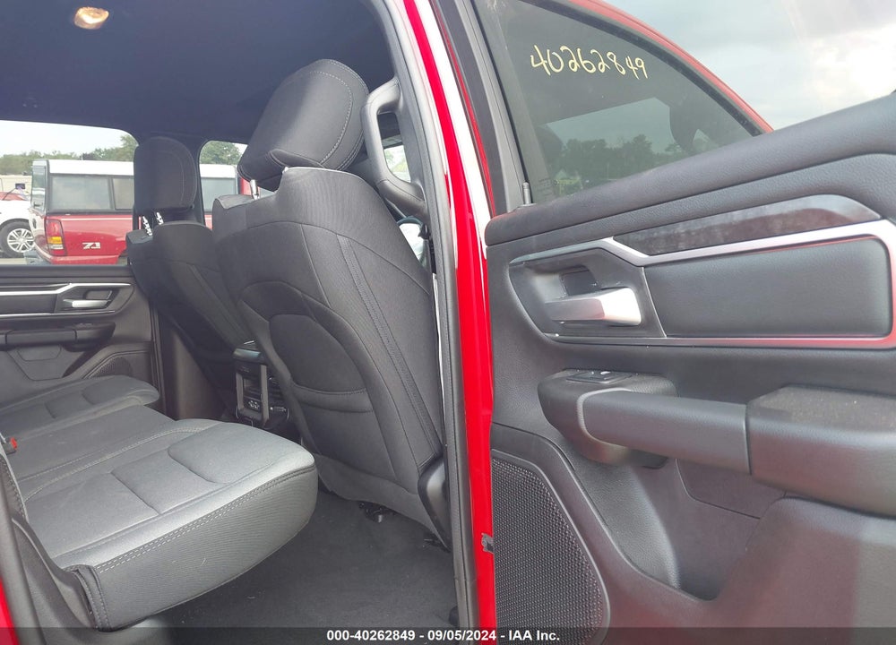 2024 RAM 1500 BIG HORN QUAD CAB 4X4 6'4 BOX VIN: 1C6RRFBG9RN171847