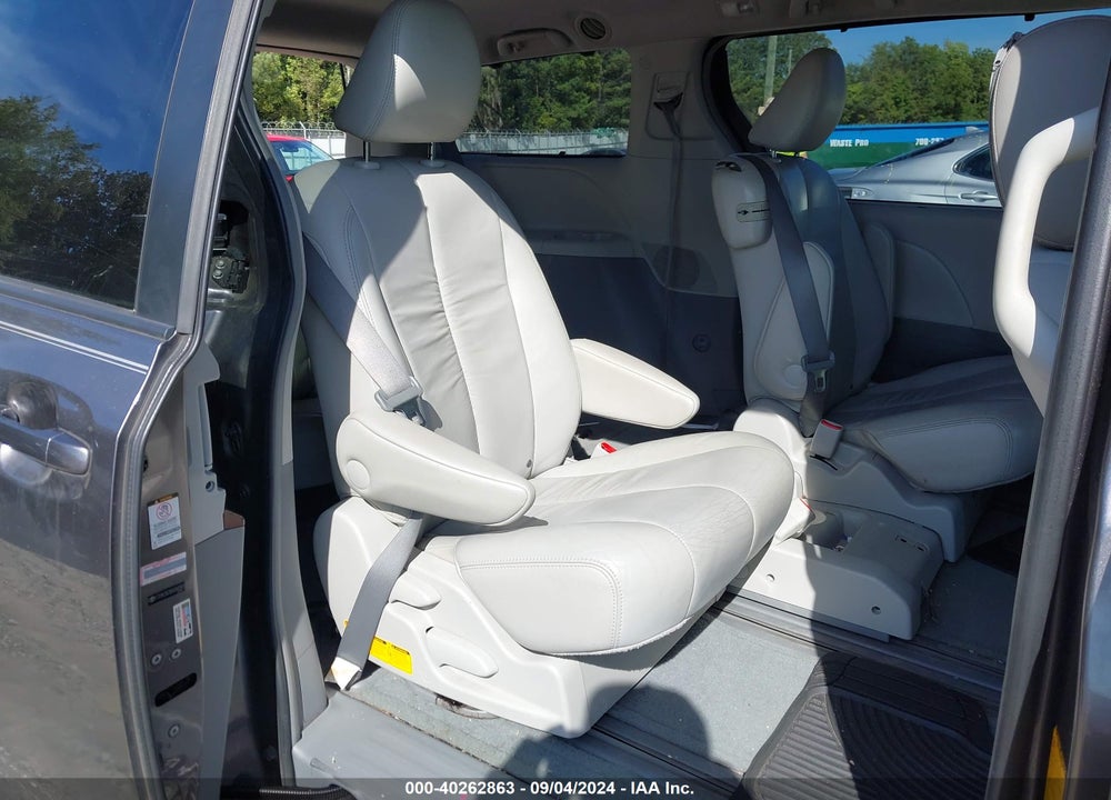 2011 TOYOTA SIENNA XLE V6 VIN: 5TDYK3DCXBS089269