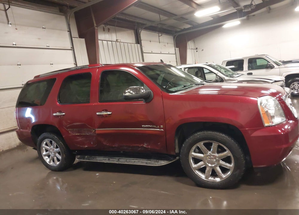 2008 GMC YUKON DENALI VIN: 1GKFK63838J146623