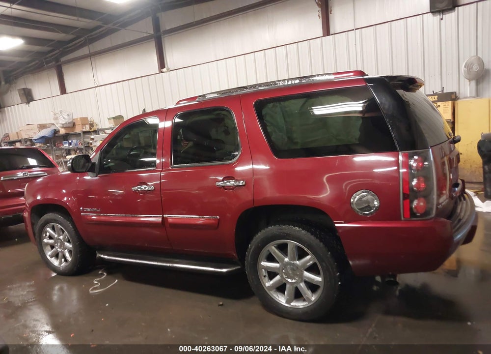 2008 GMC YUKON DENALI VIN: 1GKFK63838J146623