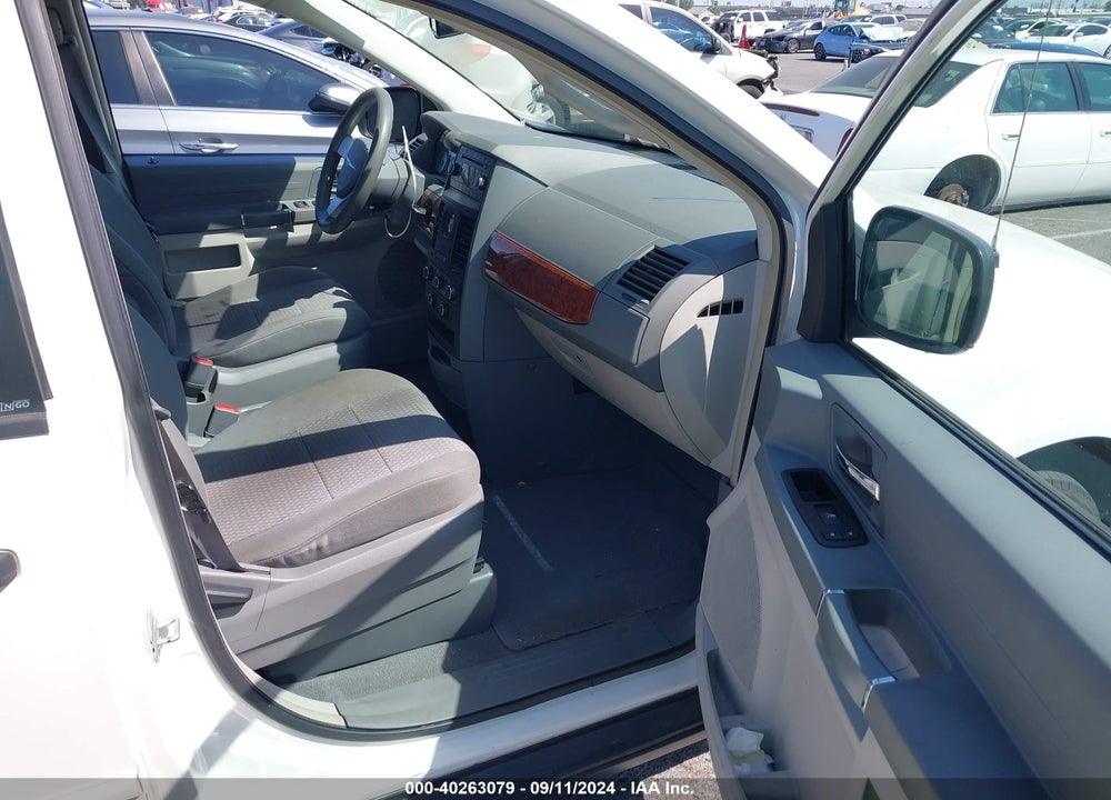 2008 CHRYSLER TOWN & COUNTRY LX VIN: 2A8HR44H08R665880