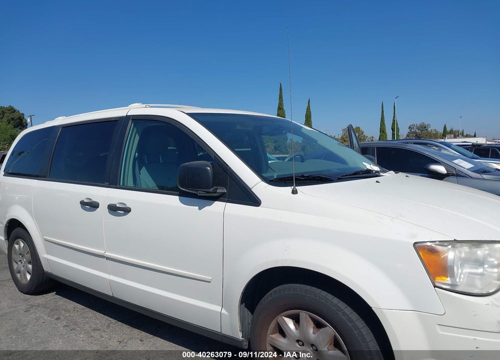 2008 CHRYSLER TOWN & COUNTRY LX VIN: 2A8HR44H08R665880