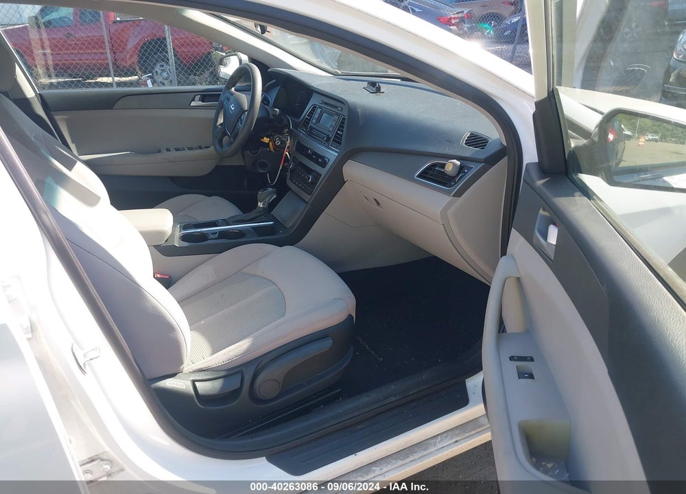2015 HYUNDAI SONATA SE VIN: 5NPE24AF7FH046611
