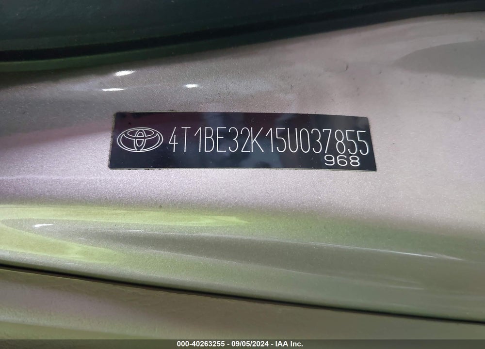 2005 TOYOTA CAMRY VIN: 4T1BE32K15U037855