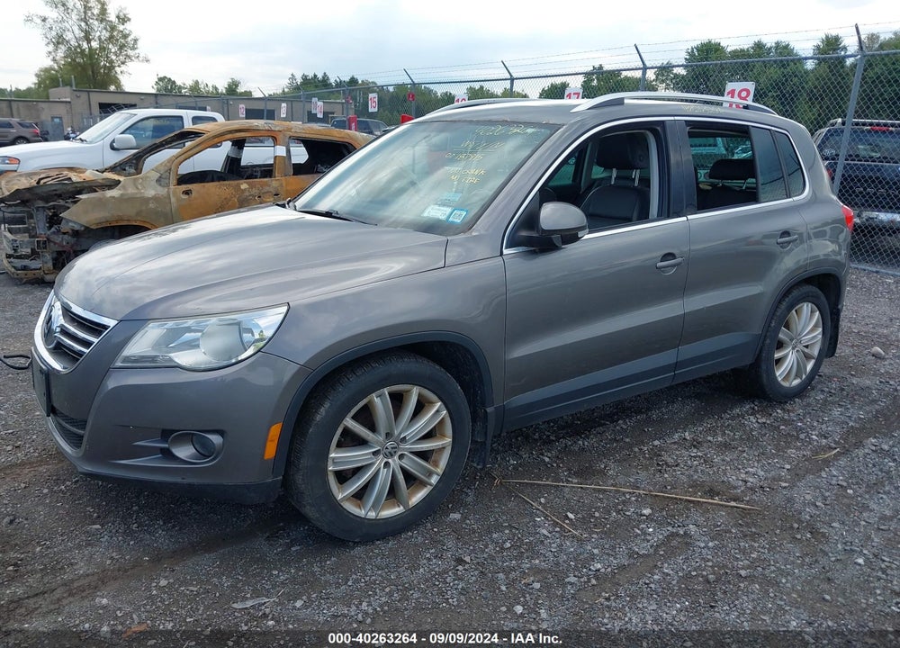 2011 VOLKSWAGEN TIGUAN SE VIN: WVGBV7AX4BW560386