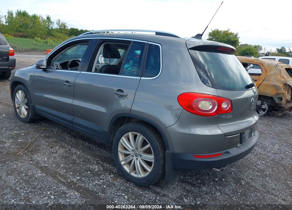 2011 VOLKSWAGEN TIGUAN SE VIN: WVGBV7AX4BW560386
