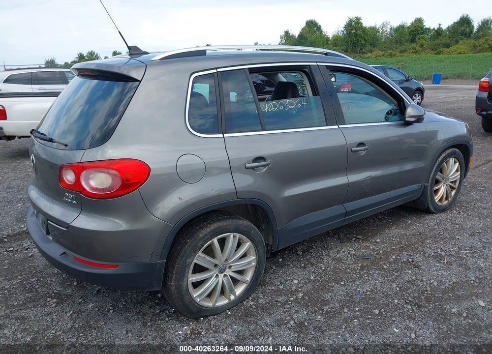 2011 VOLKSWAGEN TIGUAN SE VIN: WVGBV7AX4BW560386