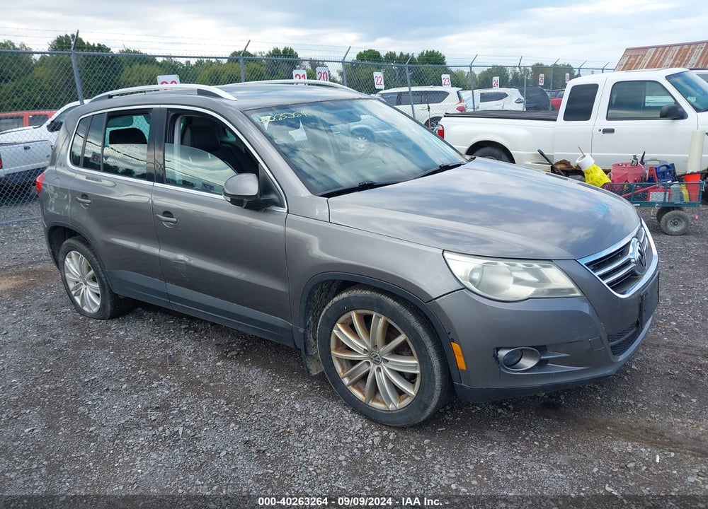 2011 VOLKSWAGEN TIGUAN SE VIN: WVGBV7AX4BW560386