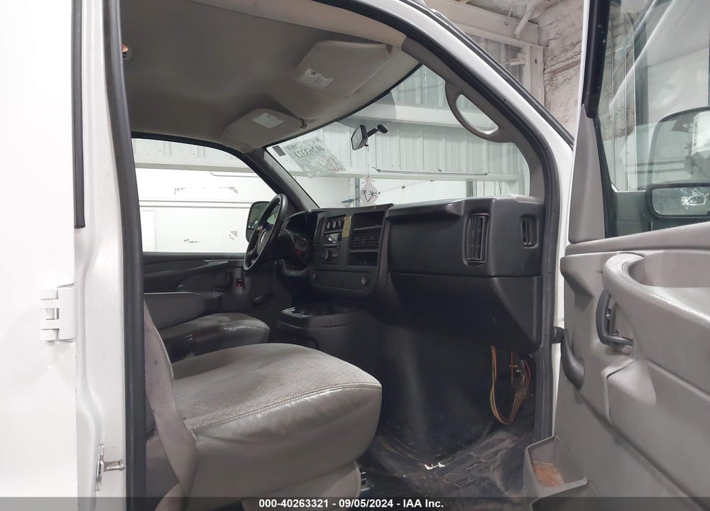 2010 CHEVROLET EXPRESS 1500 WORK VAN VIN: 1GCUHAD40A1148853