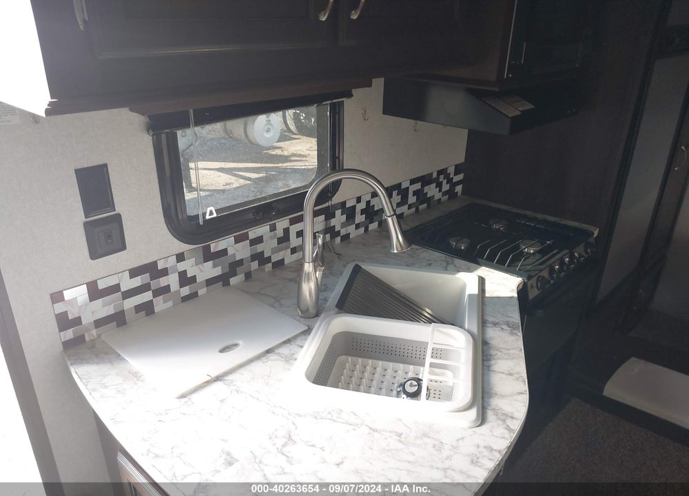 2018 JAYCO OTHER VIN: 1UJBJ0BP3J1TH0110