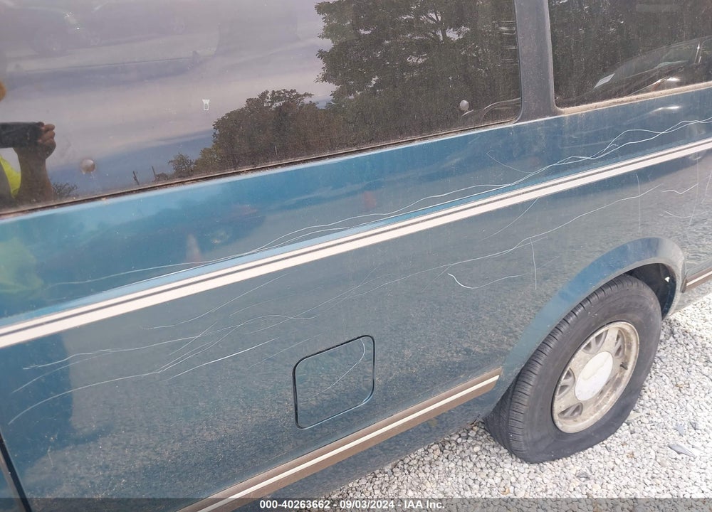 1995 CHEVROLET ASTRO VIN: 1GNDM19W7SB106124
