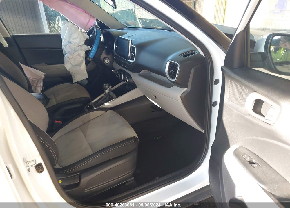 2021 HYUNDAI VENUE SEL VIN: KMHRC8A38MU077974