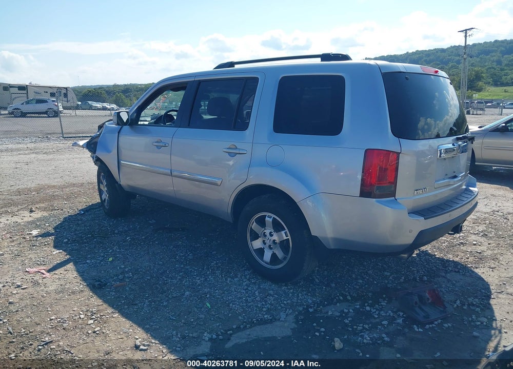 2011 HONDA PILOT TOURING VIN: 5FNYF3H96BB055448