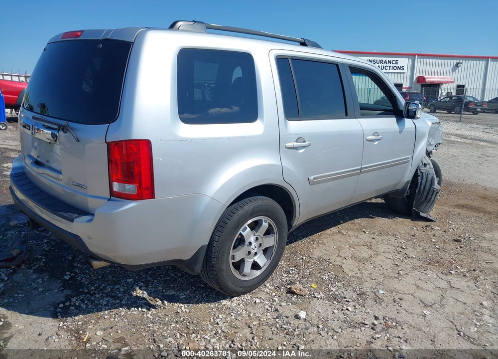 2011 HONDA PILOT TOURING VIN: 5FNYF3H96BB055448