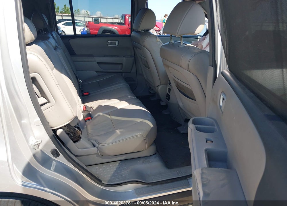 2011 HONDA PILOT TOURING VIN: 5FNYF3H96BB055448