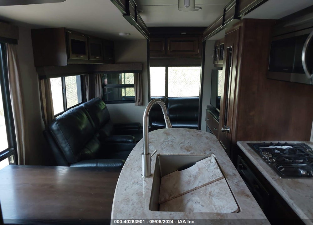2018 GRAND REFLEC VIN: 573FR3622J3314560