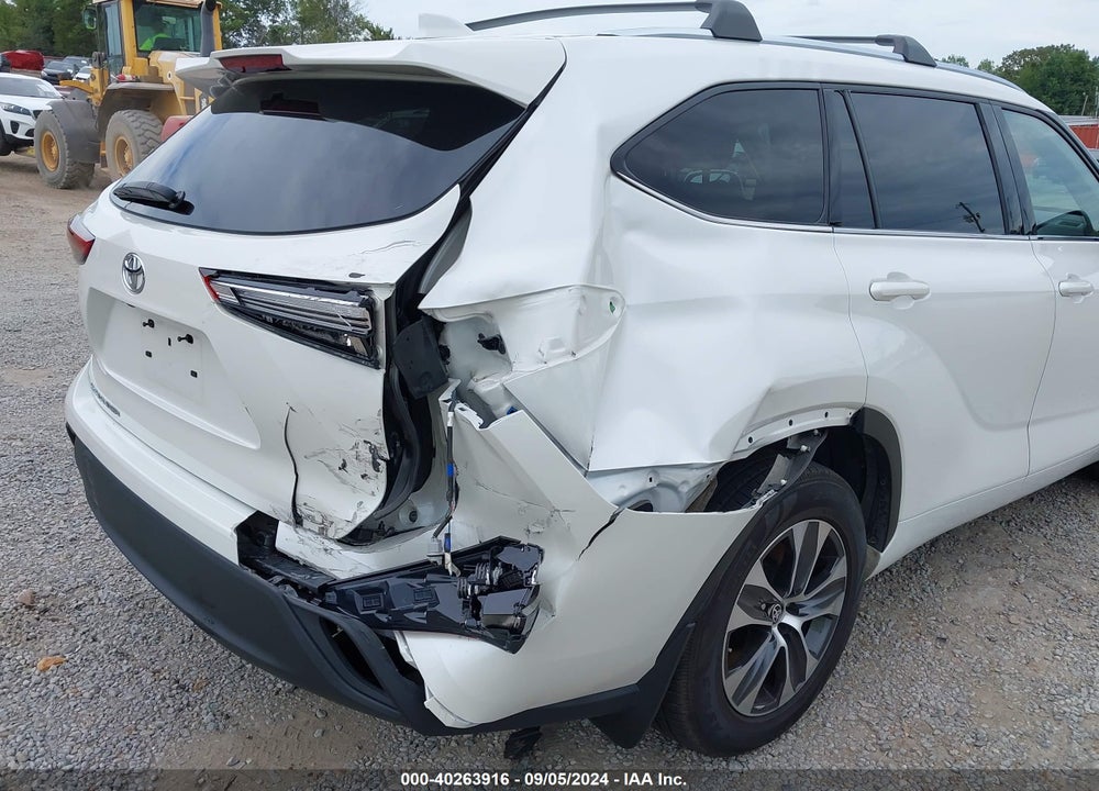 2021 TOYOTA HIGHLANDER XLE VIN: 5TDHZRAH9MS051887