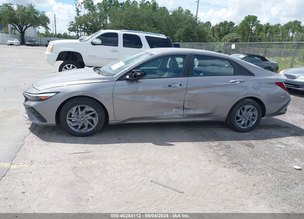 2024 HYUNDAI ELANTRA VIN: KMHLM4DG0RU777196