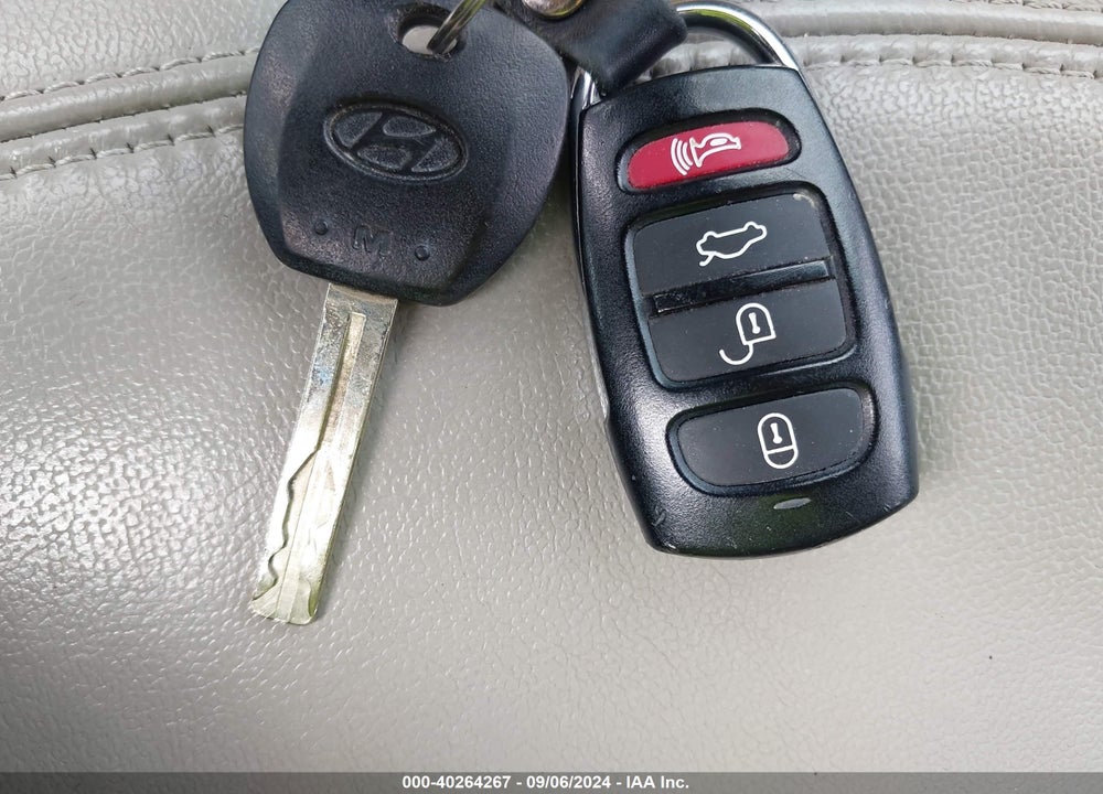 2008 HYUNDAI AZERA LIMITED VIN: KMHFC46F88A310564