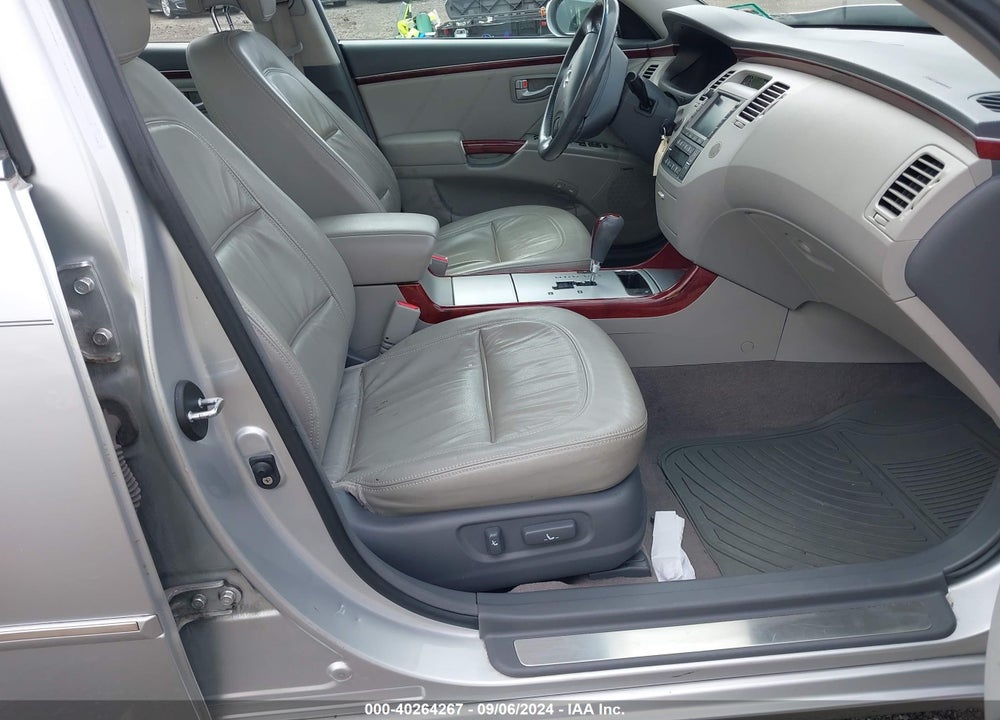 2008 HYUNDAI AZERA LIMITED VIN: KMHFC46F88A310564