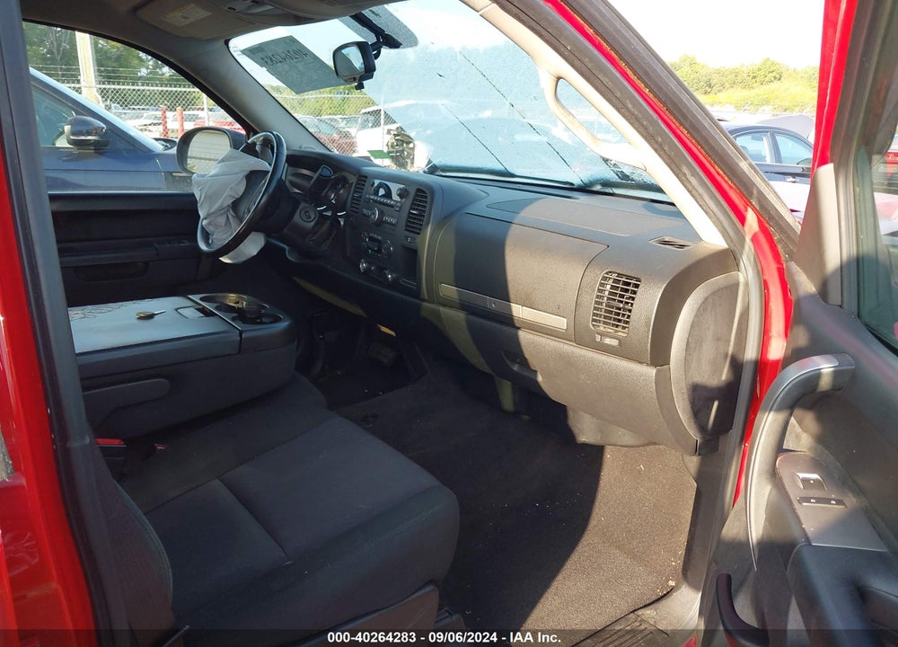 2011 CHEVROLET SILVERADO 1500 LT VIN: 3GCPCSE05BG197515