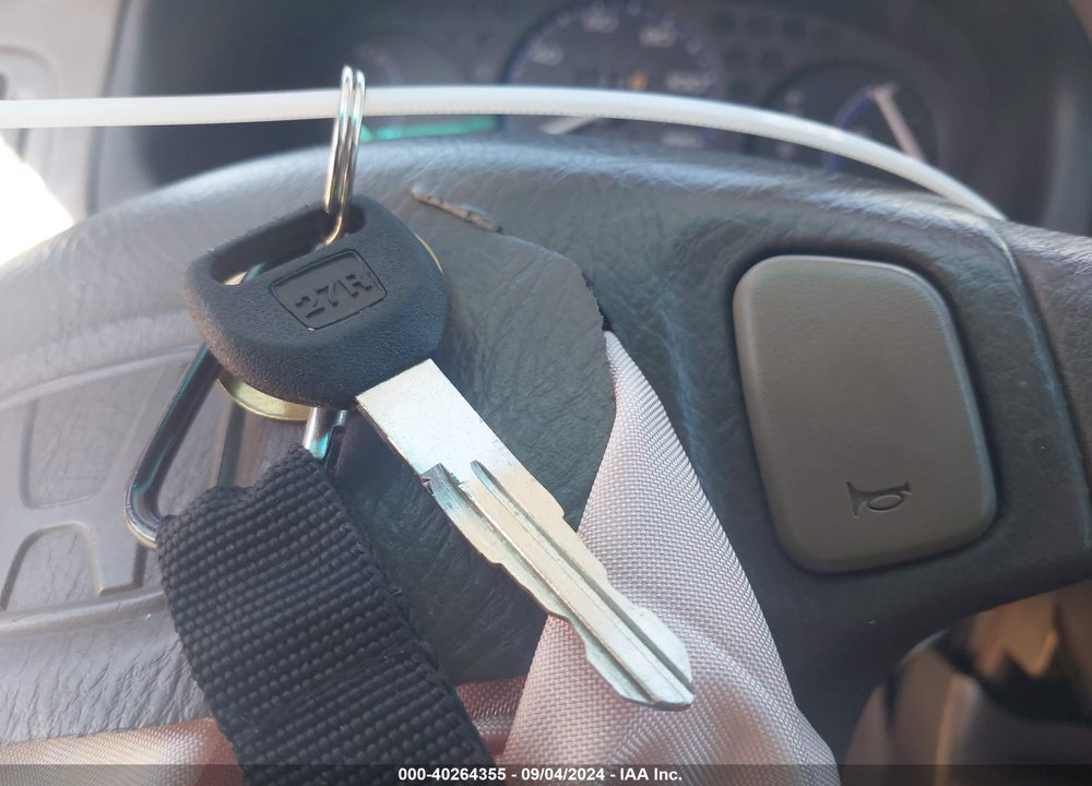 1998 HONDA CIVIC DX VIN: JHMEJ6622WS003010