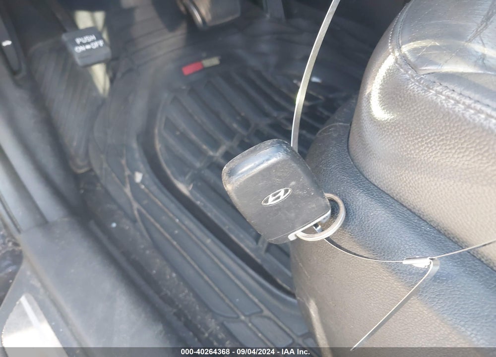 2011 HYUNDAI SONATA VIN: 5NPEC4AC0BH162360