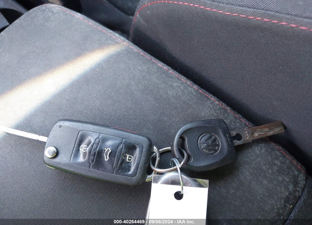 2011 VOLKSWAGEN GTI 4-DOOR VIN: WVWHV7AJ1BW061720