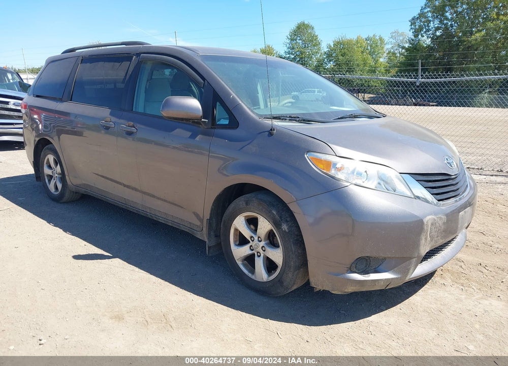 2013 TOYOTA SIENNA LE V6 8 PASSENGER VIN: 5TDKK3DC8DS383262