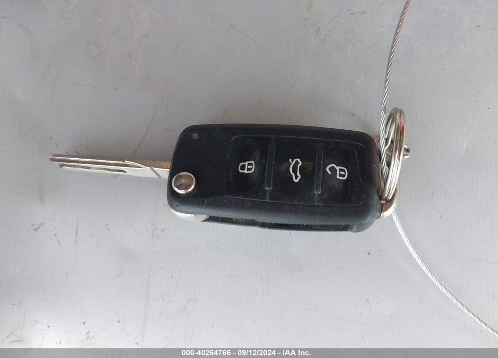 2013 VOLKSWAGEN PASSAT VIN: 1VWAP7A36DC122719