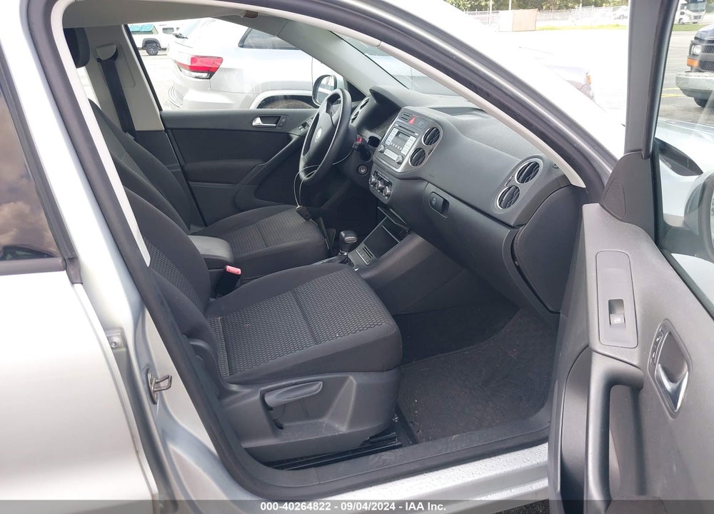 2010 VOLKSWAGEN TIGUAN S/SE/SEL/WOLFSBURG EDITION VIN: WVGBV7AX5AW525676