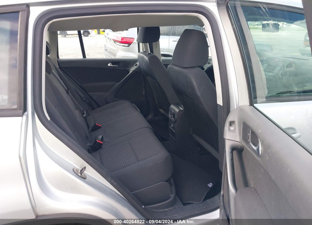 2010 VOLKSWAGEN TIGUAN S/SE/SEL/WOLFSBURG EDITION VIN: WVGBV7AX5AW525676