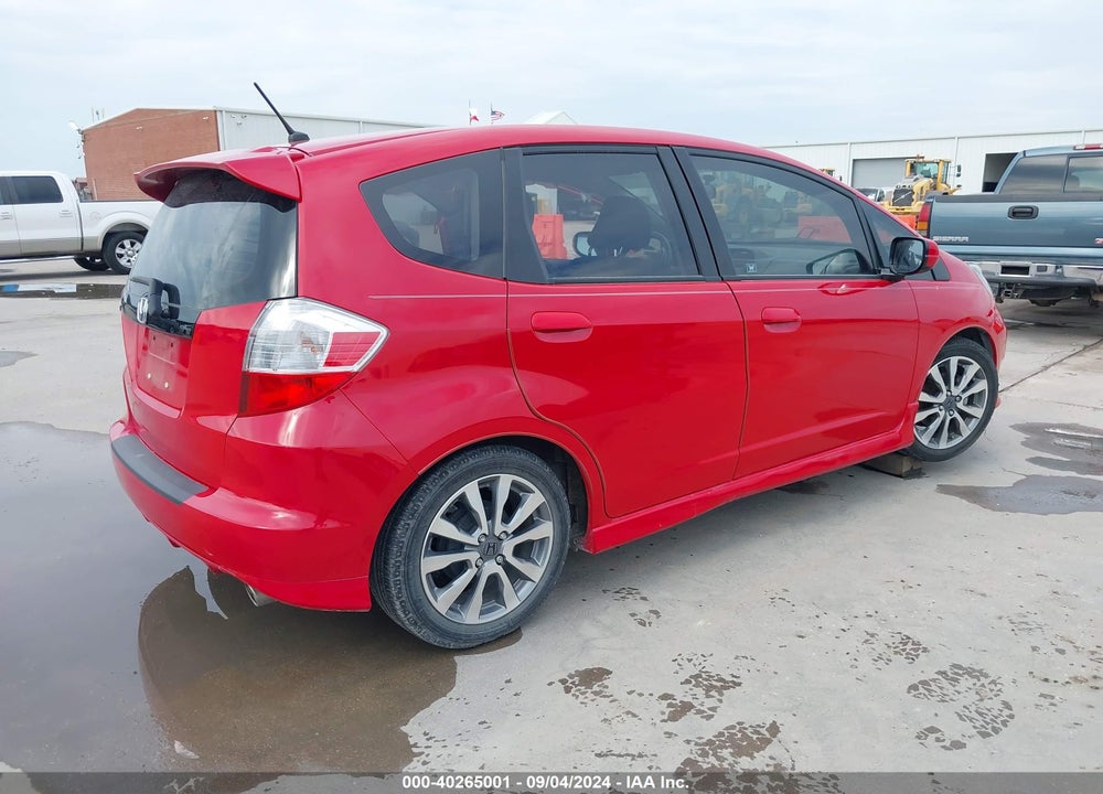 2013 HONDA FIT SPORT VIN: JHMGE8H68DC078780
