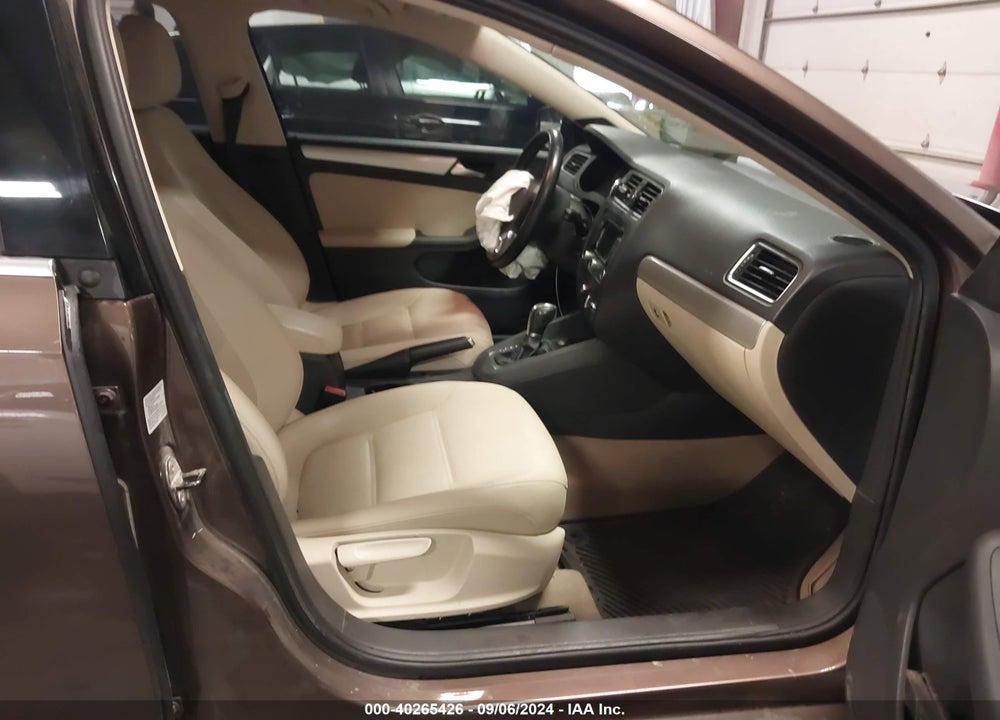 2012 VOLKSWAGEN JETTA 2.5L SEL VIN: 3VWLP7AJ1CM416663