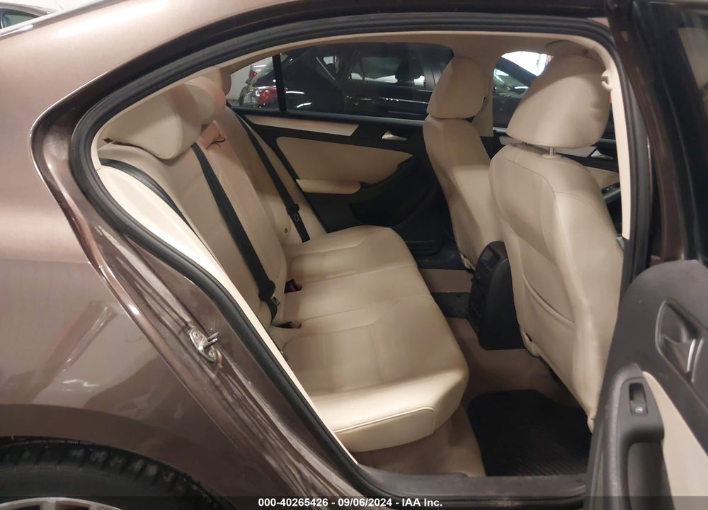 2012 VOLKSWAGEN JETTA 2.5L SEL VIN: 3VWLP7AJ1CM416663