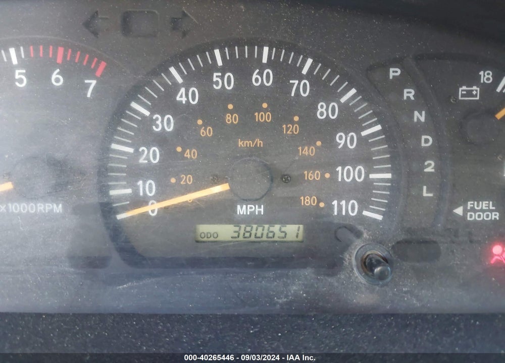 2004 TOYOTA TUNDRA SR5 V8 VIN: 5TBDT441X4S466078
