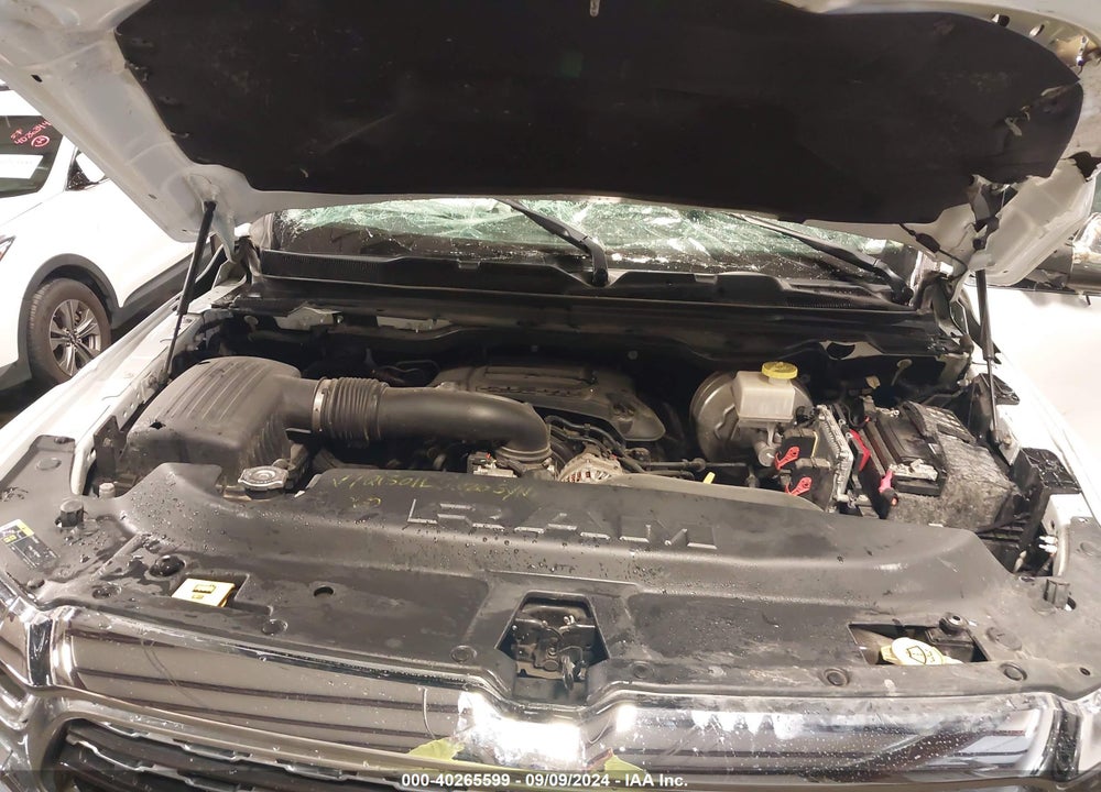 2019 RAM 1500 LIMITED 4X4 5'7 BOX VIN: 1C6SRFHT2KN709574