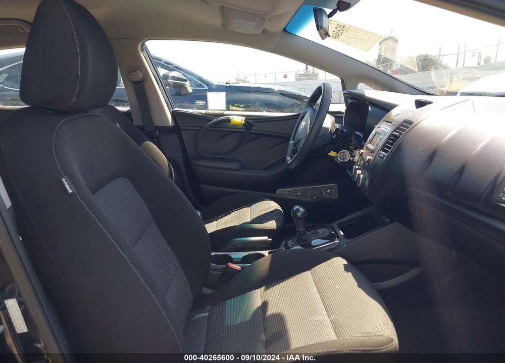 2017 KIA FORTE LX VIN: KNAFK5A85H5678986