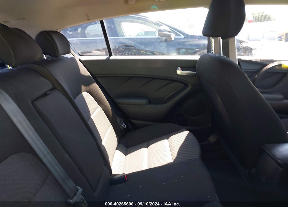 2017 KIA FORTE LX VIN: KNAFK5A85H5678986