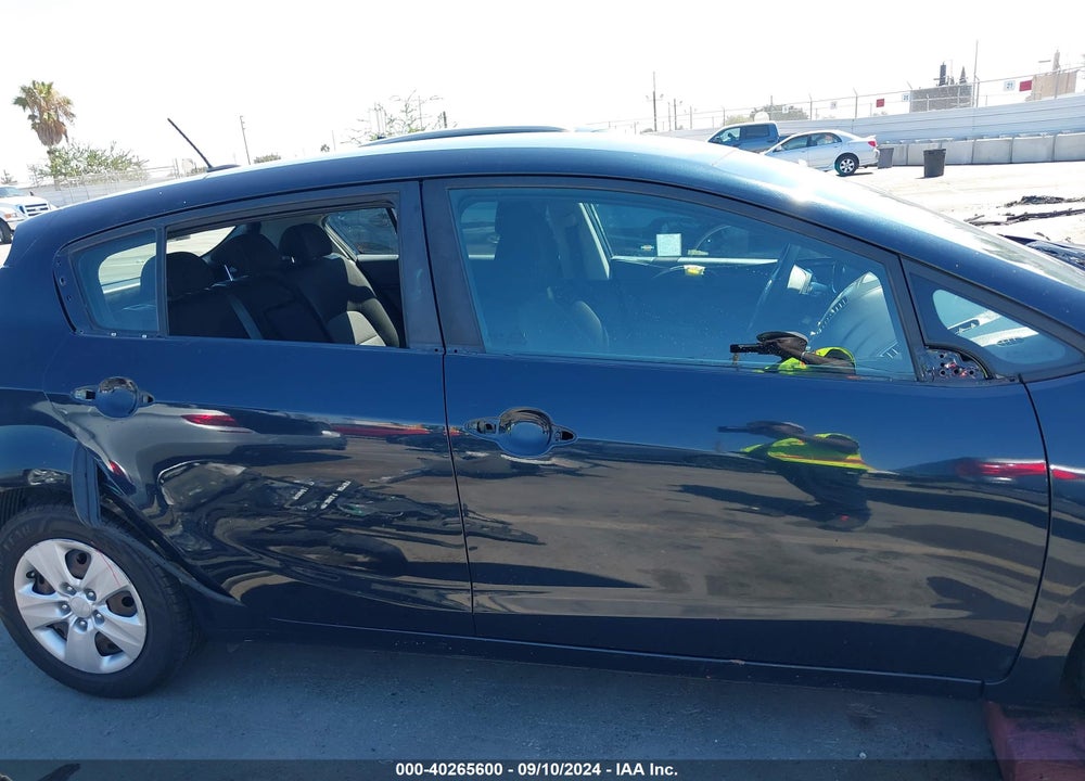 2017 KIA FORTE LX VIN: KNAFK5A85H5678986