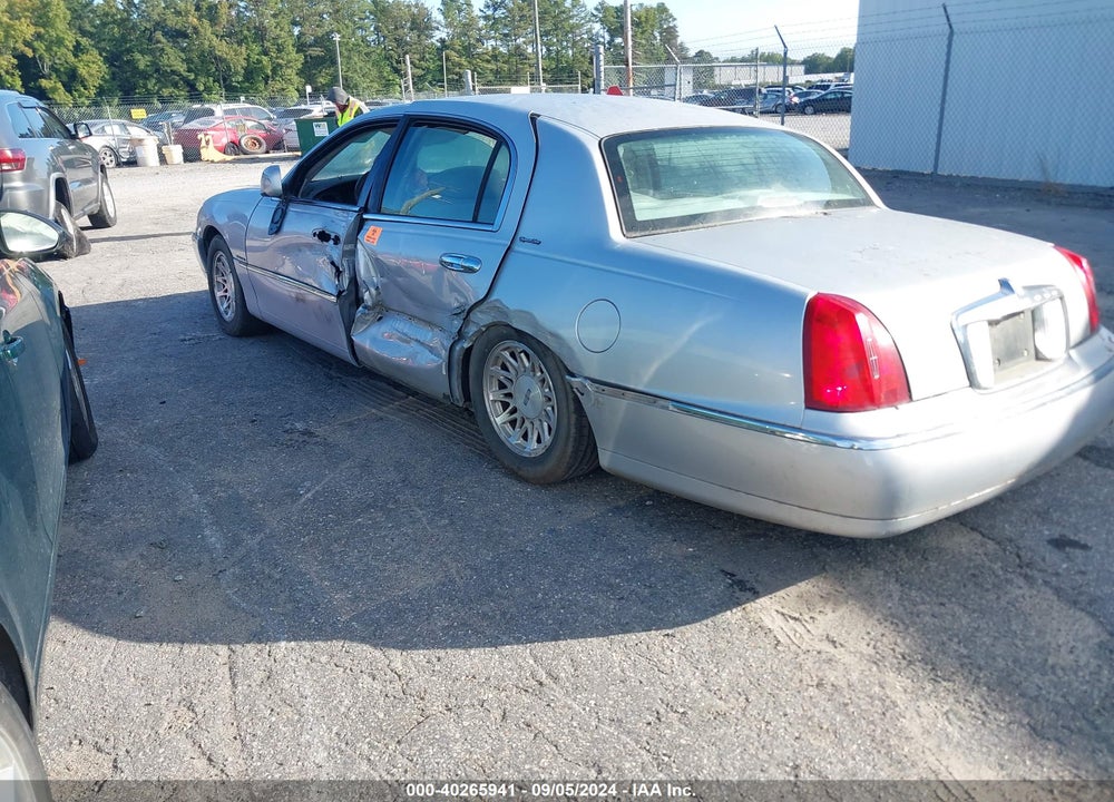 1998 LINCOLN TOWN CAR SIGNATURE VIN: 1LNFM82W0WY734772
