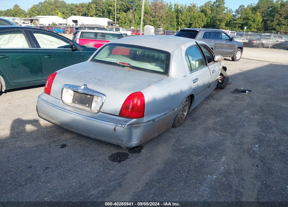 1998 LINCOLN TOWN CAR SIGNATURE VIN: 1LNFM82W0WY734772