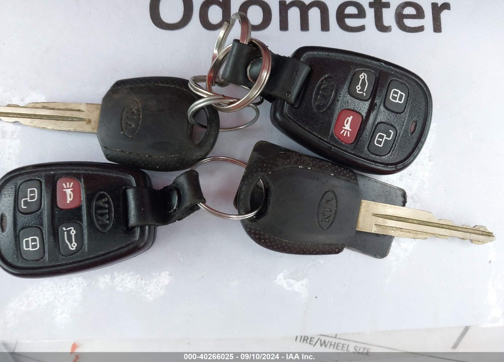 2005 KIA SORENTO EX/LX VIN: KNDJC733655350382